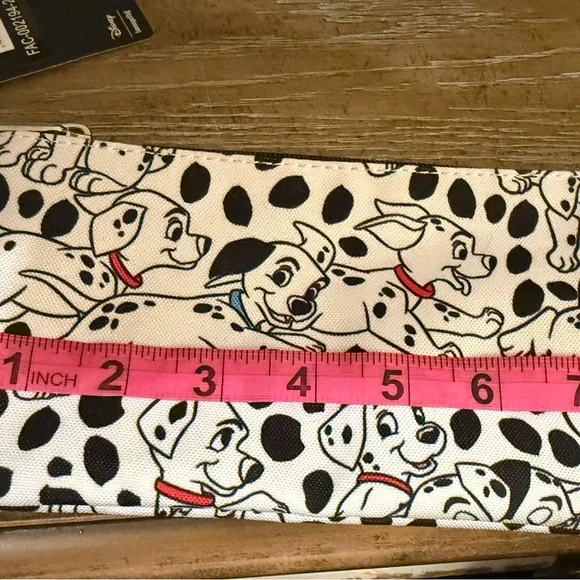 Disney x Loungefly 101 Dalmatians Nylon Zip Pouch NWT - Picture 9 of 10